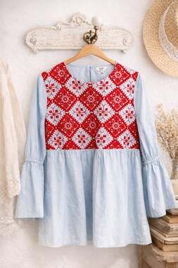 Crown & Ivy Light Blue Red Embroidered Yoke Bell Sleeve Top Size S
